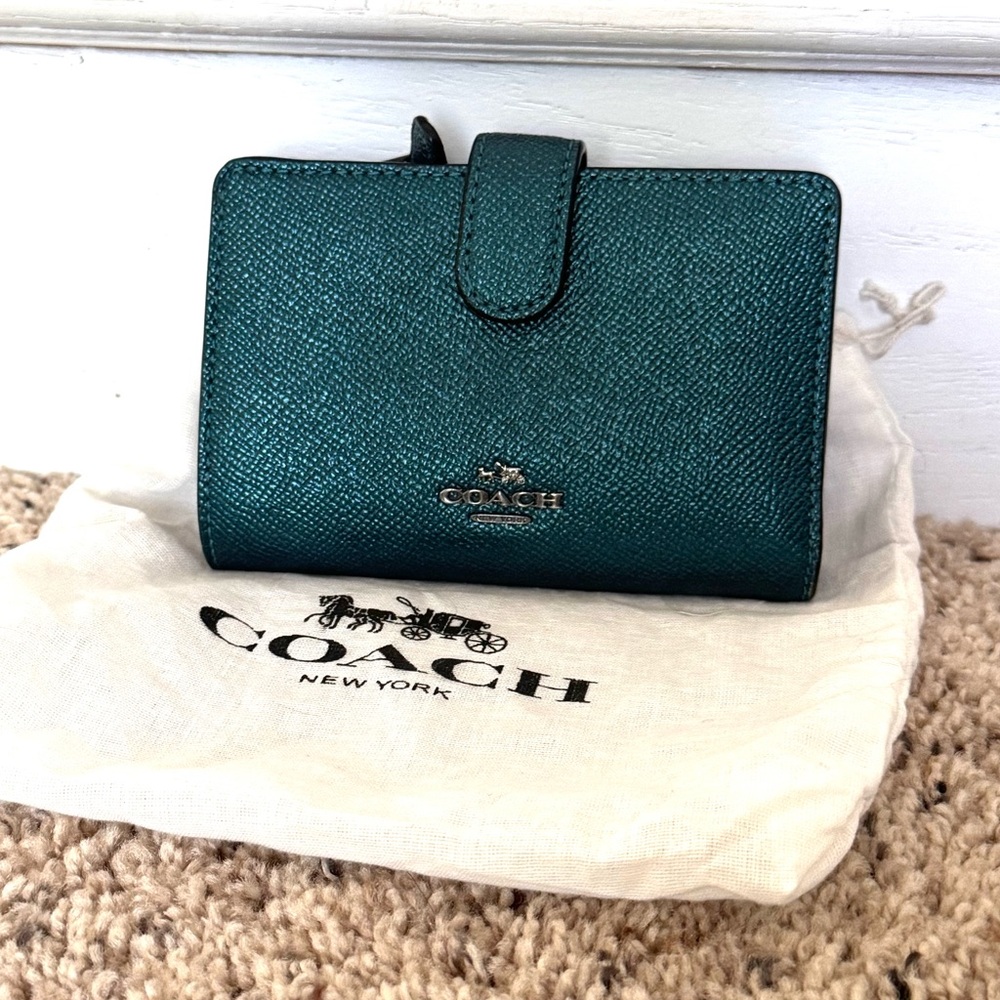 Coach Metallic Teal Pebble Leather 2 way Crossbody with Matching Wallet - Picture 2 of 14